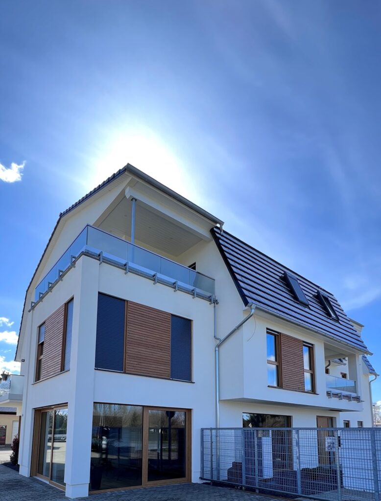 Mehrfamilienhaus mit einem Gewerbe