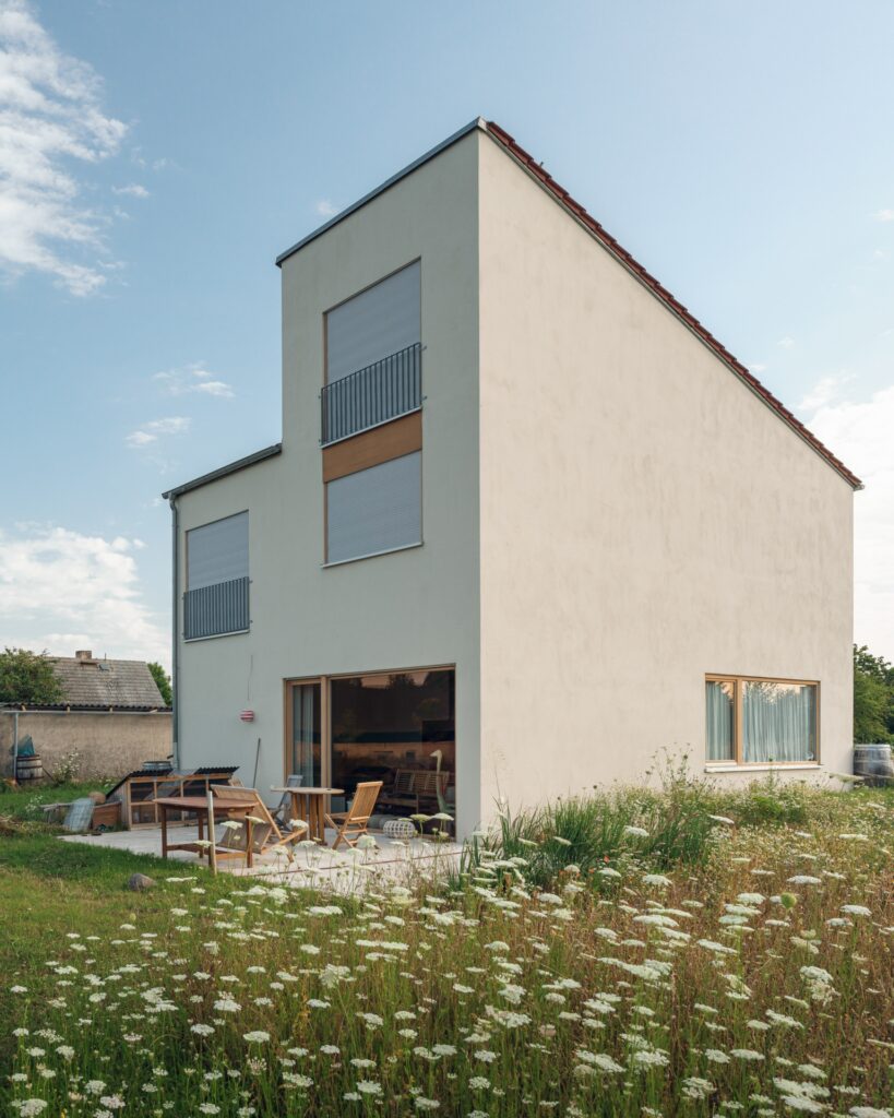 Architektonisches Juwel inmitten grüner Natur